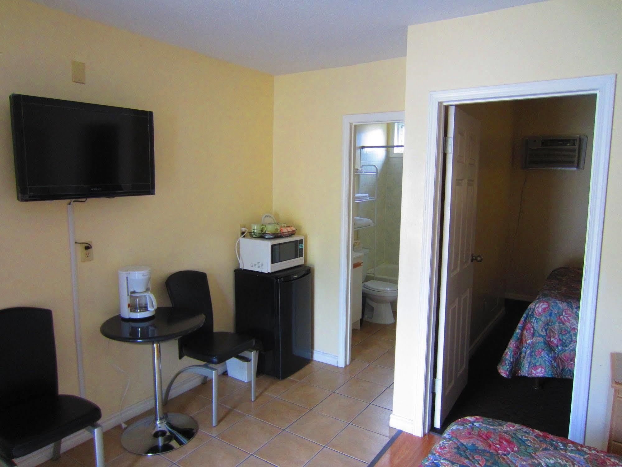 Black Sea Motel Пентиктон Экстерьер фото