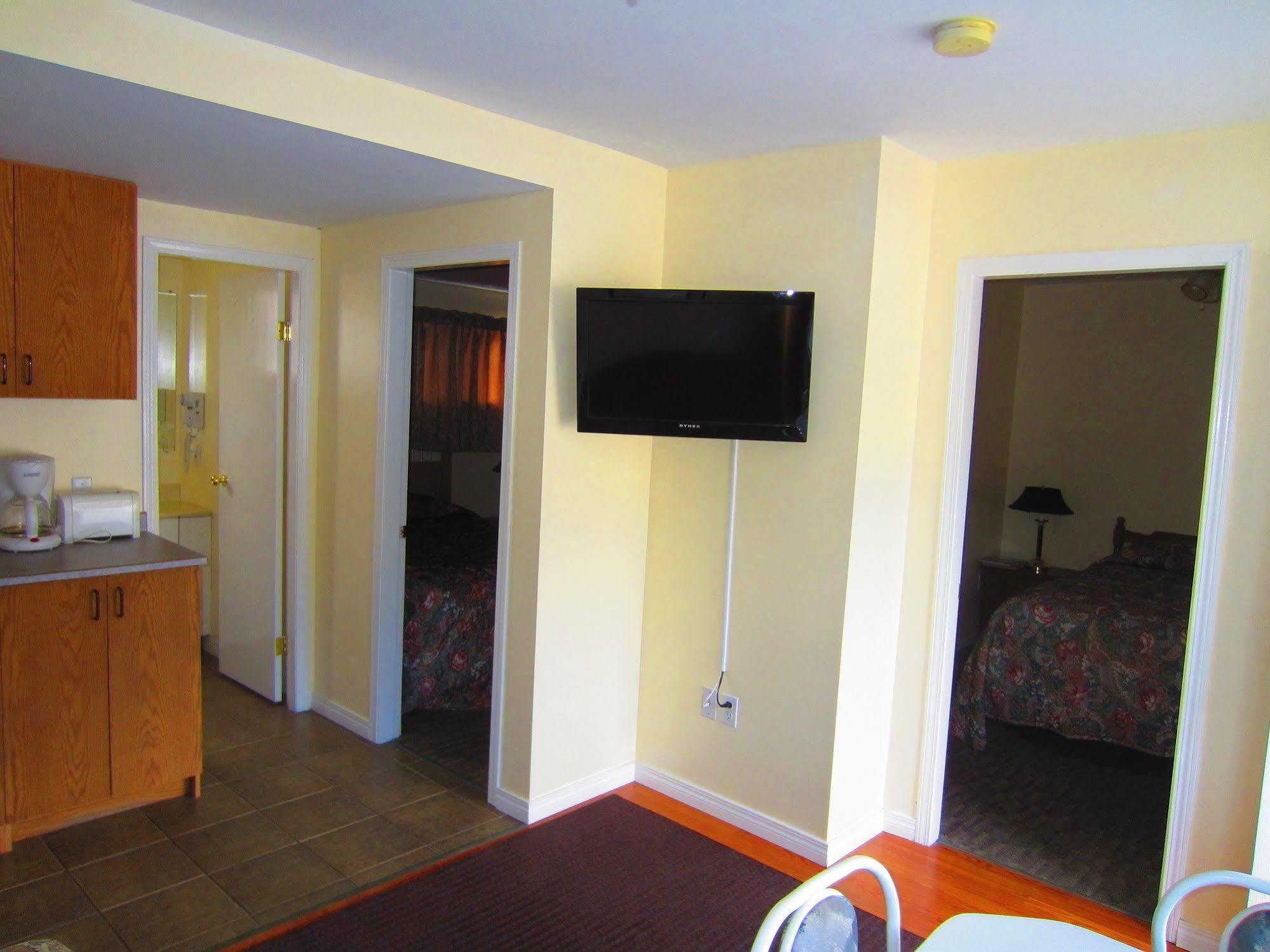 Black Sea Motel Пентиктон Экстерьер фото