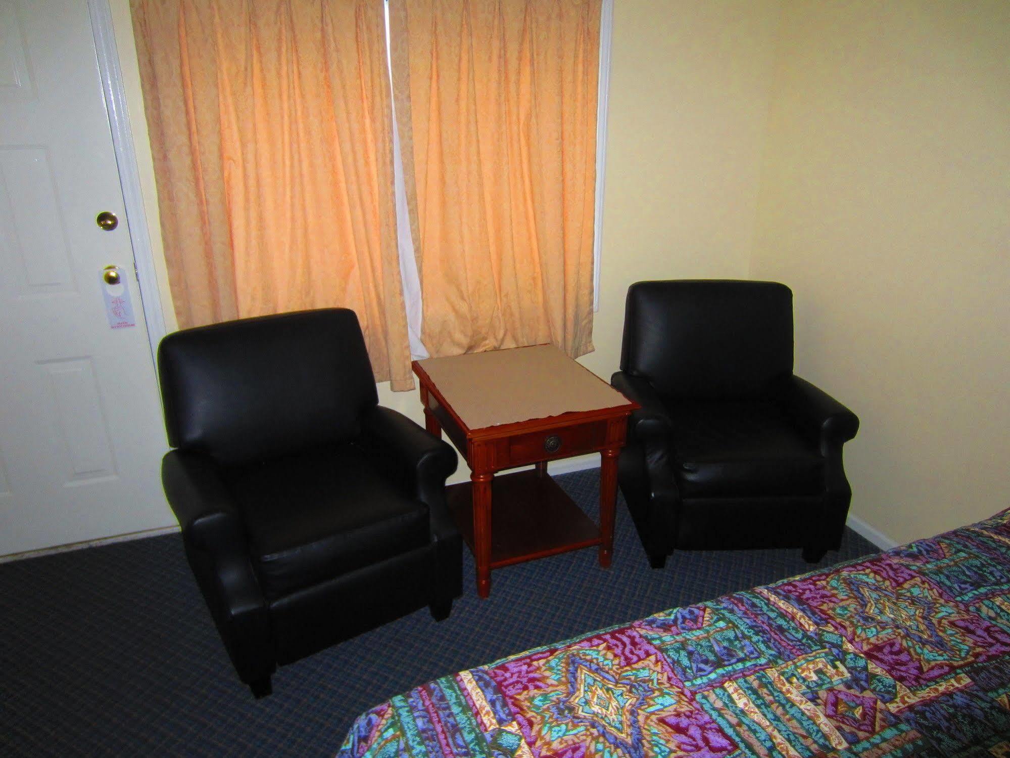 Black Sea Motel Пентиктон Экстерьер фото