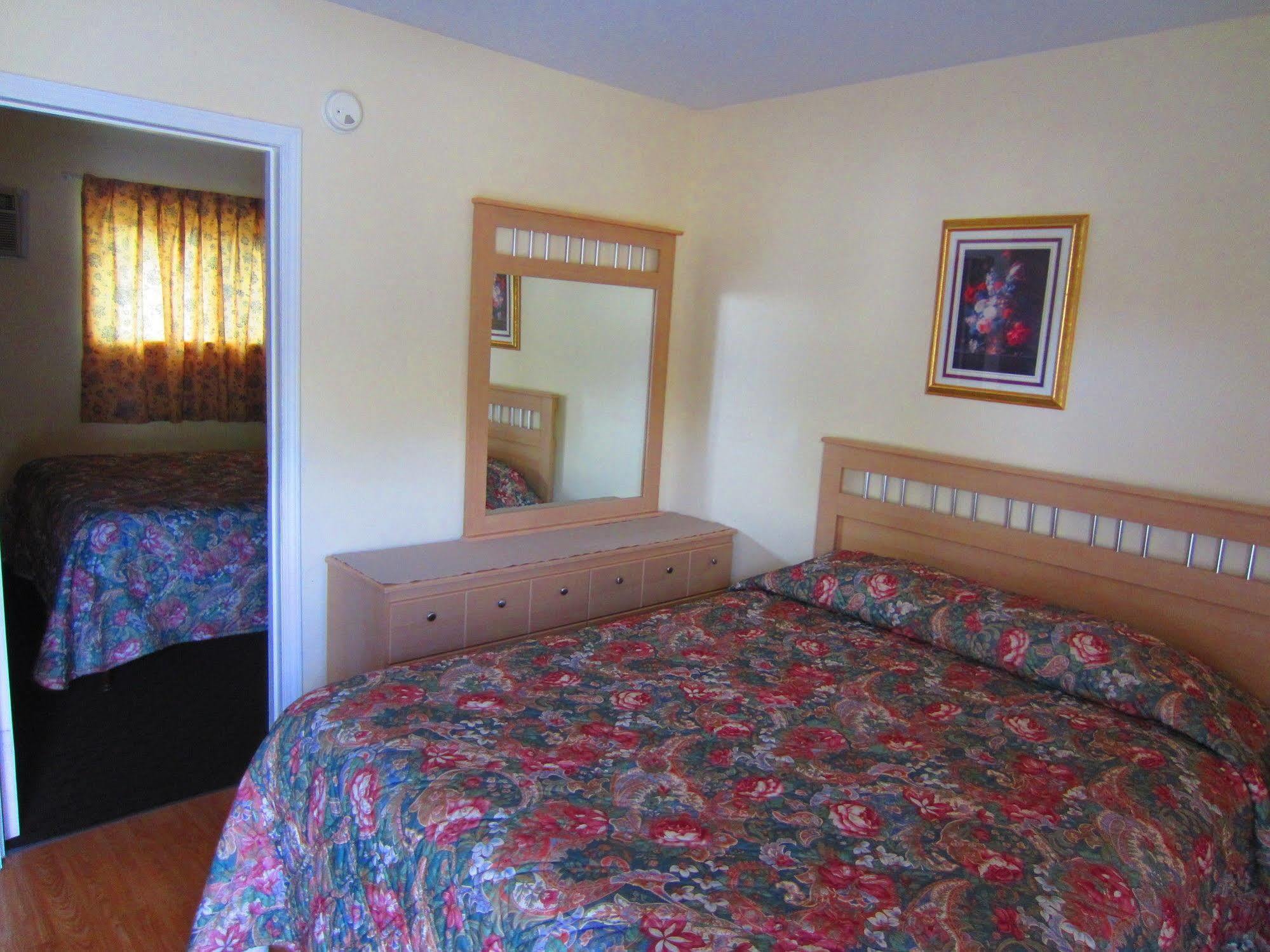 Black Sea Motel Пентиктон Экстерьер фото
