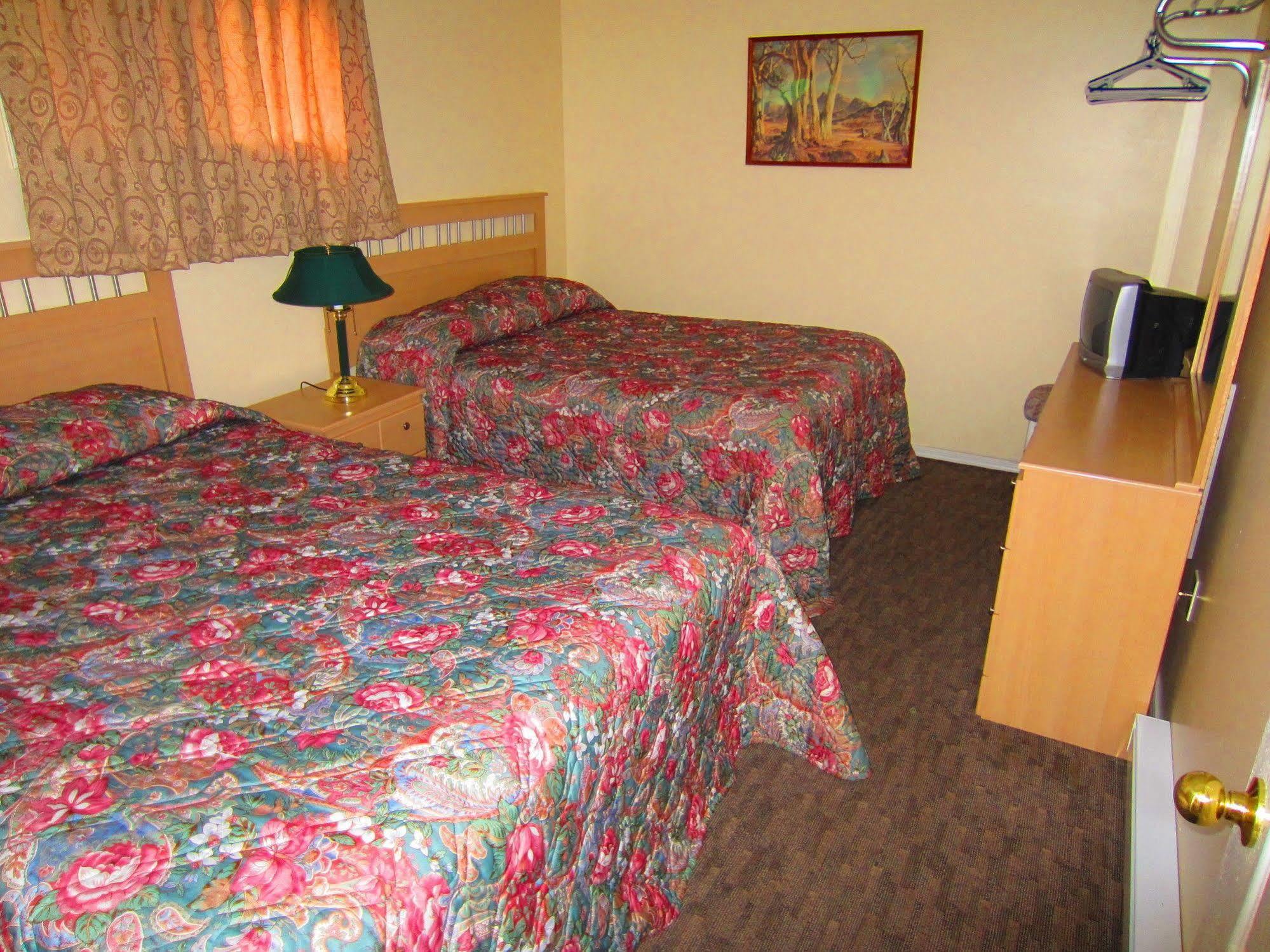 Black Sea Motel Пентиктон Экстерьер фото