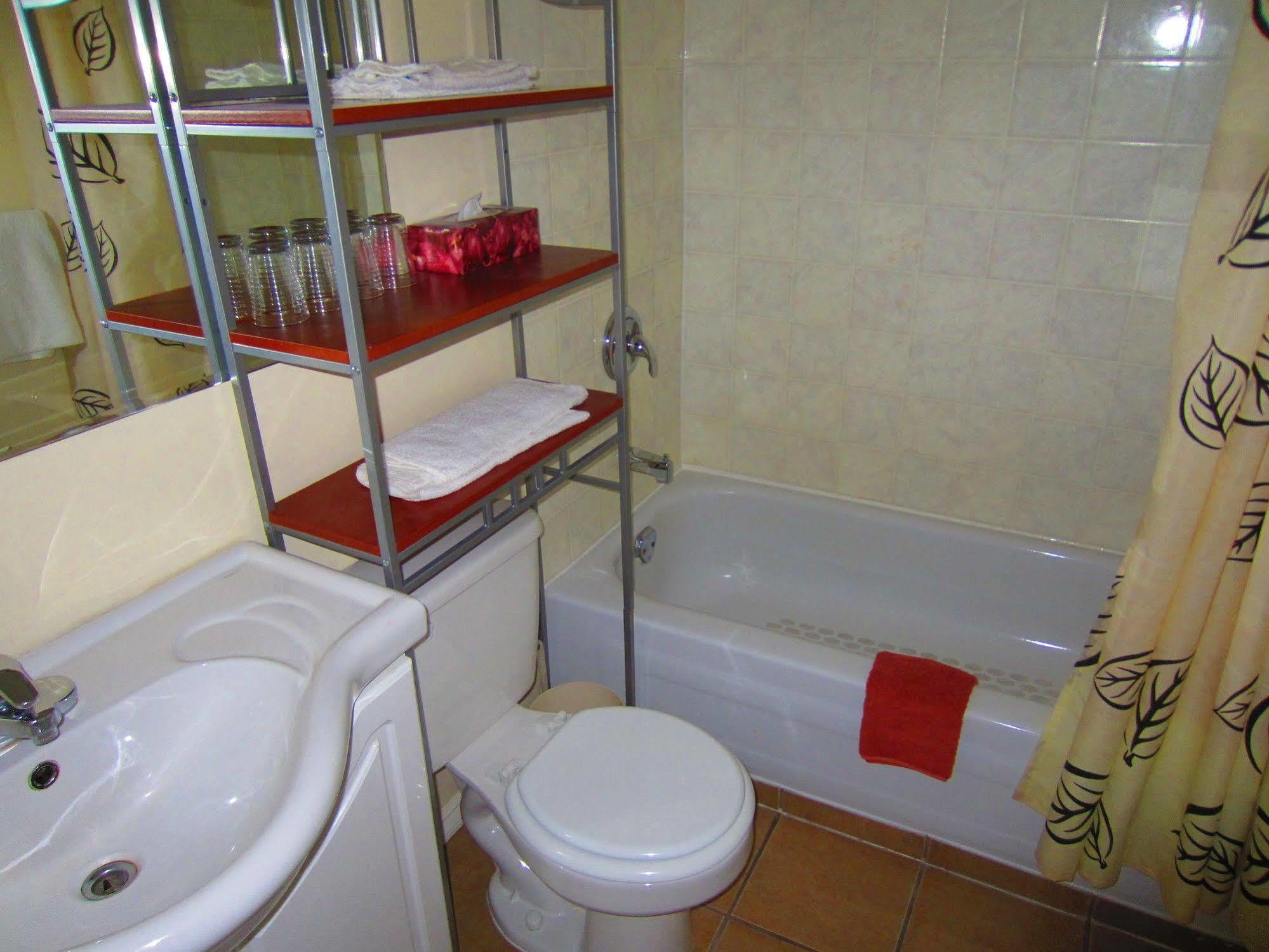 Black Sea Motel Пентиктон Экстерьер фото