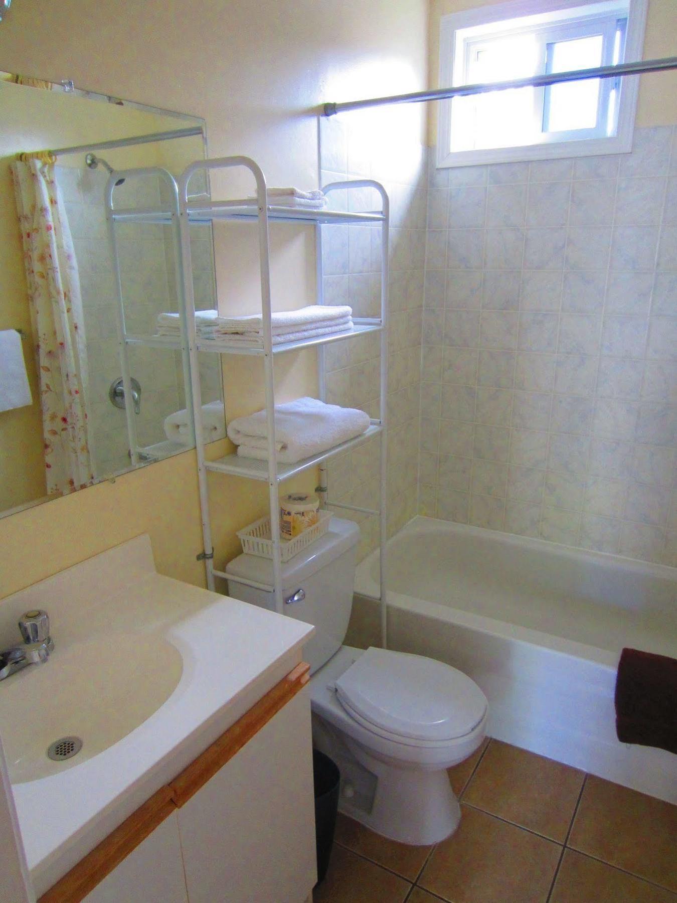 Black Sea Motel Пентиктон Экстерьер фото