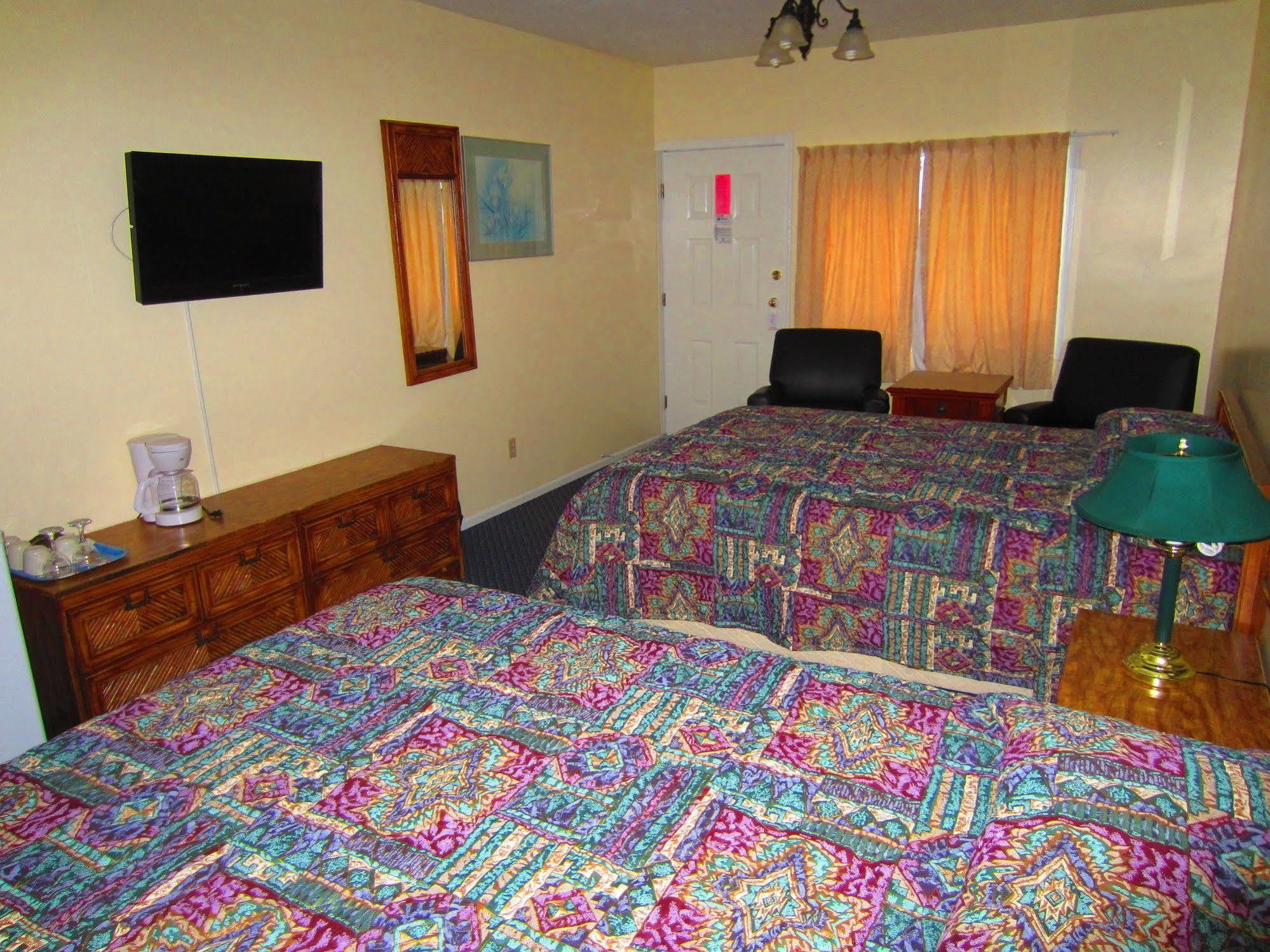 Black Sea Motel Пентиктон Экстерьер фото