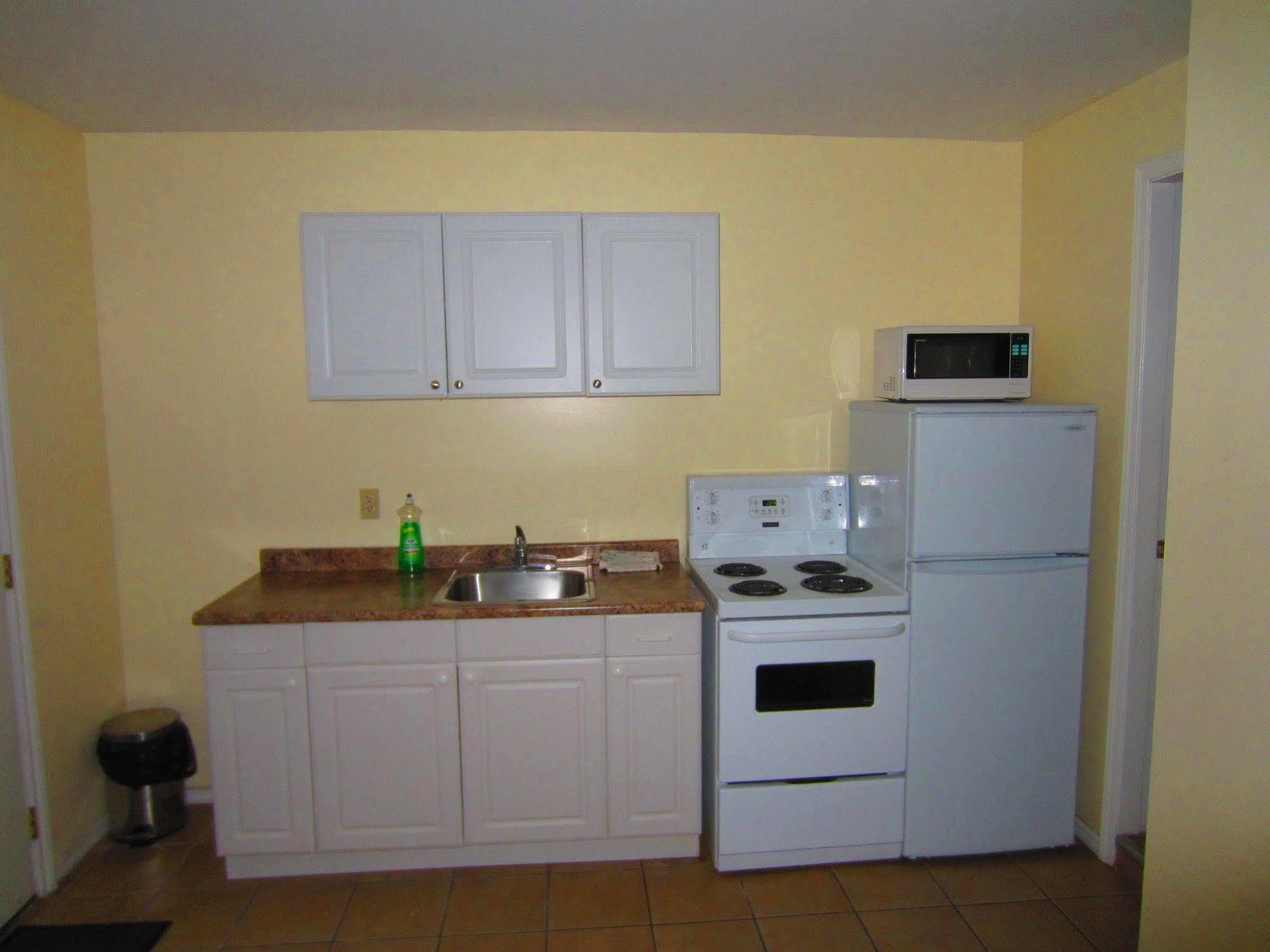 Black Sea Motel Пентиктон Экстерьер фото